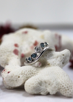 18k세상에 하나뿐이 없는 다이아몬드세팅 라인 반지